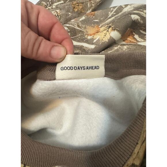 Camouflage Sweatshirt - Picture 7 of 8